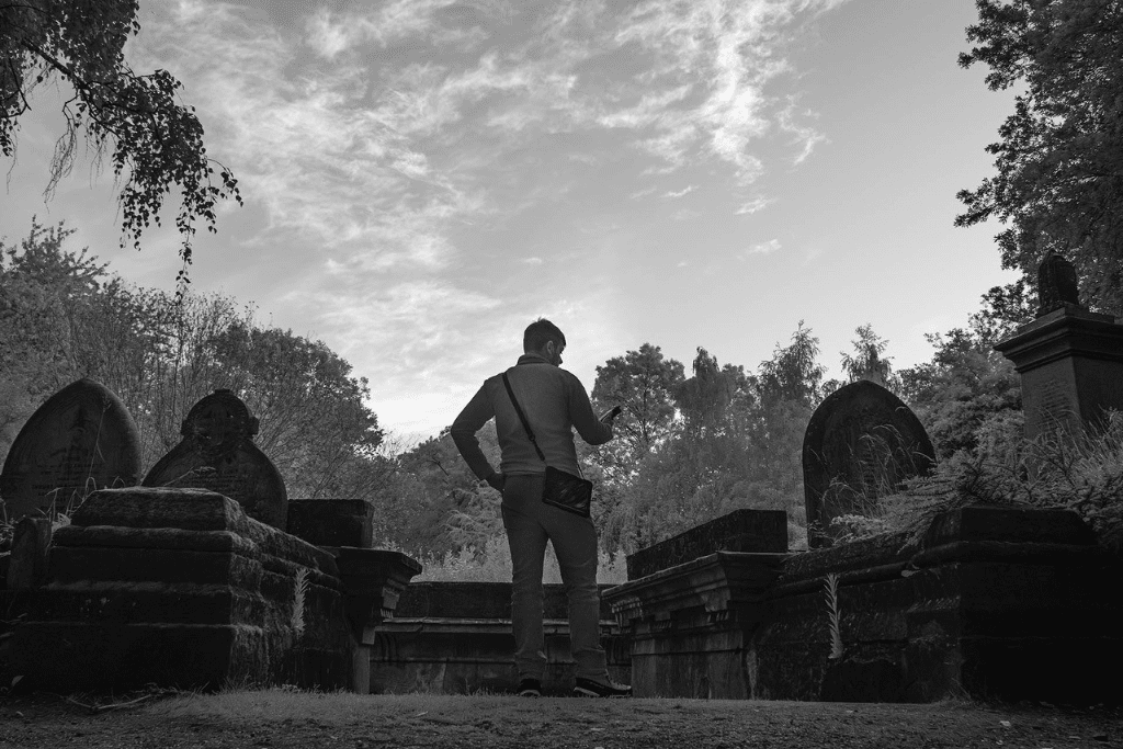 Highgate cemetery black and white Credit: Matthew Maran, https://matthewmaran.com/